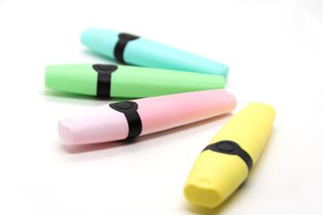 Four text markers are on a white background