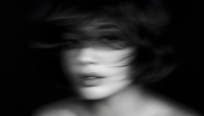 ファンタジーストーリー（モノクロームに刻まれた、一瞬のモノローグ&mdash;静寂の中で紡がれる女性の想い）