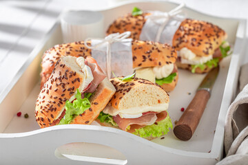 Sandwich made with high-quality ham, fresh cheese, and crunchy vegetables.