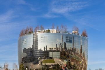 Museum Boijmans Van Beuningen with the skyline of Rotterdam reflected in the egg-cup-shaped mirror...
