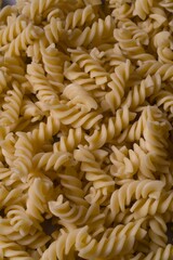 Gotowany makaron świderki