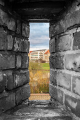 okna strzelnicze grubego muru obronnego © Henryk Niestrój