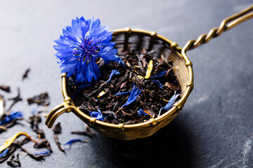 Earl grey loose leaf tea blend with cornflower and orange blossom petals in golden in brass wire...
