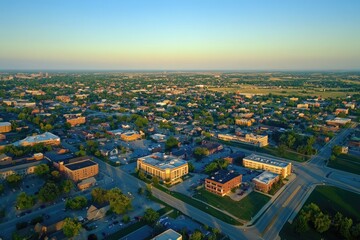 Obraz premium Aerial View of Lawrence: A Vibrant Summer Town in Eastern Kansas from Above