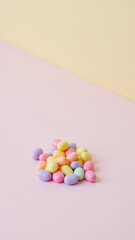 Obraz premium A close-up photo of dye-free candy balls on a surface with gradient coloring from light to dark grey.