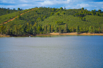 pantano en un pequeño pueblo de la sierra norte de Sevilla