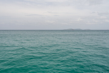 Obraz premium Indian ocean horizon background in bay on Seychelles islands