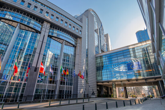 Bruxelles, Belgique - 8 mars 2025: Vue ext&eacute;rieure du b&acirc;timent du Parlement Europ&eacute;en. Le Parlement europ&eacute;en est l'institution parlementaire de l'Union europ&eacute;enne (UE) &eacute;lue directement par les citoyens