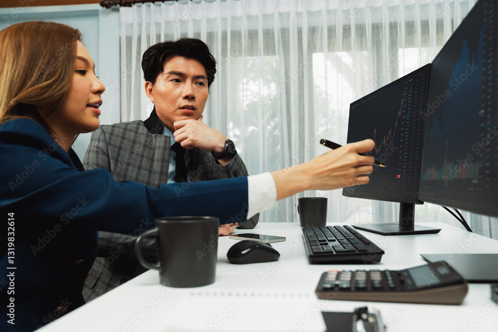 Aufkleber asian business partners pointing to profit highest dynamic stock exchange data on computer screen va