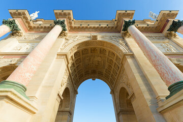 Fototapeta premium The Triumphal Arch of Carroussel was built between 1806 and 1808 to commemorate Napoleon's military victories. Paris. France.