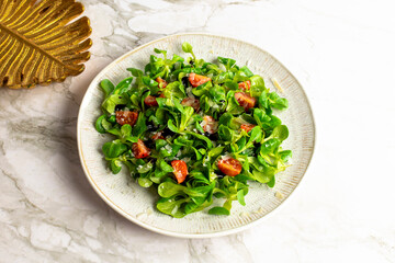 Green lettuce salad