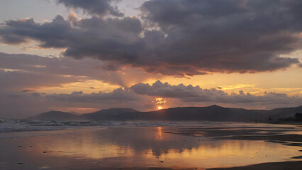 Obraz premium sunset over the river