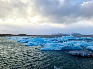 Icebergs floating in jokulsarlon glacier lagoon, iceland
