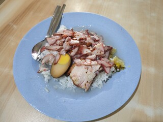 Grilled pork rice dish 