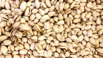 Arabic sunflower seeds refer to chickpeas, which are popular as souvenirs for Hajj and Umrah, and have a savory taste and good nutritional content.