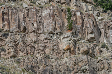 The Sundance Formation is a western North American sequence of Middle Jurassic to Upper Jurassic. Gauconitic gray, buff, and green very limy sandstone , and a few thin shale and limestone beds.  WY