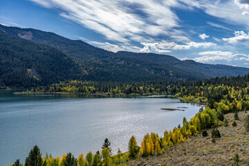 Lower Slide Lake is located in Bridger-Teton National Forest, in the U.S. state of Wyoming. the Gros Ventre landslide dammed the Gros Ventre River. © youli zhao