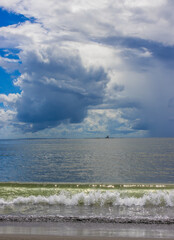 夏の海岸の風景-5