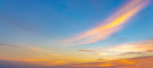 Fototapeta premium Sunset Sky on the beach with Twilight in the Evening as the colors of Sunset Horizon scene