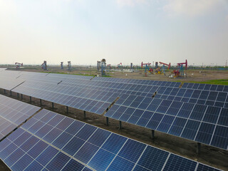 Oil pump with solar panels