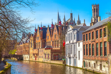 Naklejka premium Historic buildings and canal in Bruges, Belgium