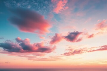 Obraz premium Captivating evening clouds illuminating a peaceful skyline, ideal for tranquil landscapes and stress relief imagery for nature lovers