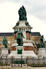 Obraz premium Le monument des trois sièges sur la Place de la République à Belfort