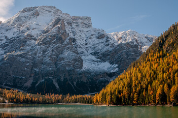 Pragser Wildsee (italienisch Lago di Braies) ist ein Bergsee im Pragser Tal in der Südtiroler Gemeinde Prags. Er liegt wenige Kilometer südlich des Hochpustertals zwischen Bruneck und Toblach 

