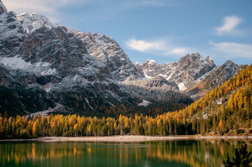 Pragser Wildsee (italienisch Lago di Braies) ist ein Bergsee im Pragser Tal in der Südtiroler Gemeinde Prags. Er liegt wenige Kilometer südlich des Hochpustertals zwischen Bruneck und Toblach 

