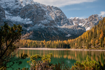 Pragser Wildsee (italienisch Lago di Braies) ist ein Bergsee im Pragser Tal in der Südtiroler Gemeinde Prags. Er liegt wenige Kilometer südlich des Hochpustertals zwischen Bruneck und Toblach 
