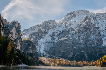 Pragser Wildsee (italienisch Lago di Braies) ist ein Bergsee im Pragser Tal in der Südtiroler Gemeinde Prags. Er liegt wenige Kilometer südlich des Hochpustertals zwischen Bruneck und Toblach 
