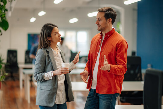 Business colleagues talking and gesturing in modern office