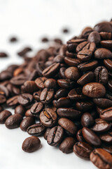 Fototapeta premium Coffee Beans Pile on White – Perfect for Culinary and Food Photography