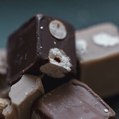 Festliche Pralinen im winterlichen Licht &ndash; S&uuml;&szlig;e Weihnachtsfreude