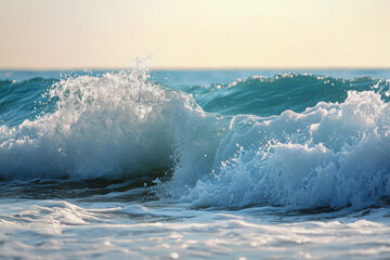 Obraz premium Powerful ocean waves crashing onto the shore, wide shot