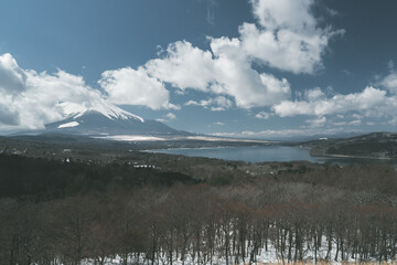 Obraz premium 明神山パノラマ台から見る富士山と山中湖