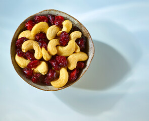 Cashew Cranberry als Top Shot in Schale, nüsse, Snack, Studentenfutter, 

