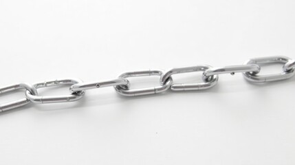 Obraz premium Close-up view of a metallic chain's interconnected links, showcasing the strength and unity of its design.