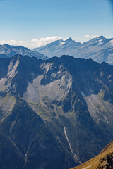 Fototapeta premium Majestic mountain range in Mayrhofen, Austria during a clear summer day offers stunning views for hikers and nature lovers