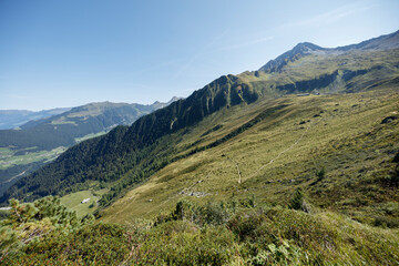 Obraz premium Scenic view of the Ahorn mountain range in Mayrhofen, Austria during a clear summer day with lush green valleys and towering peaks