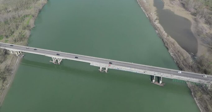 Fiume Po tra Emilia e Lombardia