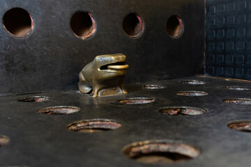 Sapo - a traditional frog game, which consists of throwing hoops into holes and scoring points.