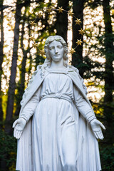 Fototapeta premium Matka Boża w Parku Zdrojowym w Krynicy.