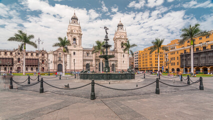 Fototapeta premium Fountain on The Plaza de Armas timelapse hyperlapse, also known as the Plaza Mayor