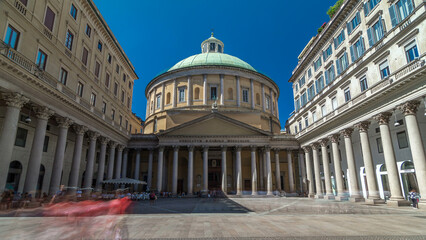 Obraz premium San Carlo al Corso timelapse hyperlapse is a neo-classic church in the center of Milan.