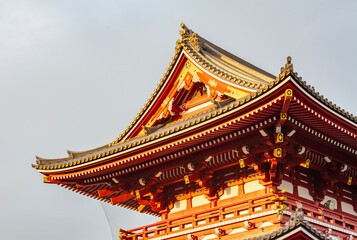 Fototapeta premium Hozomon gate of Senso-ji temple in Asakusa, Tokyo, Japan