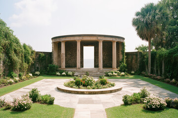 Obraz premium A large courtyard with a fountain in the center and a wall on the side