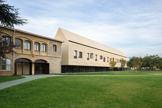 Contemporary hospital with traditional elements in green setting