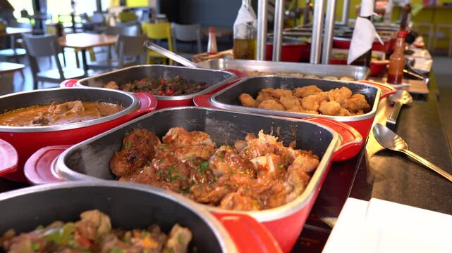 Almo&ccedil;o de Buffet livre, comidas variadas e self service.