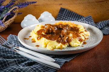 Stewed pork neck in sauce.